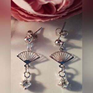 Vintage 80s Lovely Silver Fan Earrings